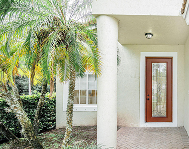 10704 Oak Bend Way - Photo Thumbnail 4