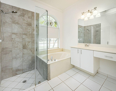 10704 Oak Bend Way - Photo Thumbnail 24
