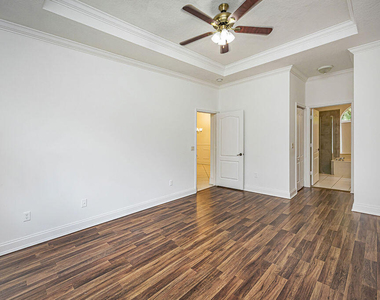 10704 Oak Bend Way - Photo Thumbnail 19