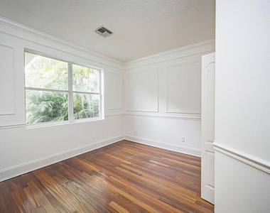 10704 Oak Bend Way - Photo Thumbnail 32