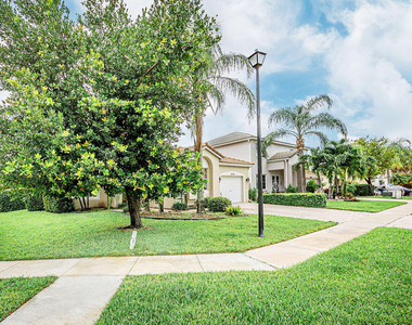 10704 Oak Bend Way - Photo Thumbnail 2