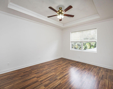 10704 Oak Bend Way - Photo Thumbnail 18
