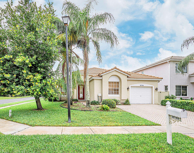 10704 Oak Bend Way - Photo Thumbnail 3