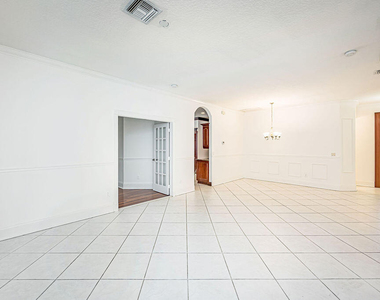 10704 Oak Bend Way - Photo Thumbnail 10