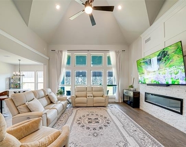 727 Stearman Lane - Photo Thumbnail 12