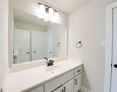 727 Stearman Lane - Photo Thumbnail 24