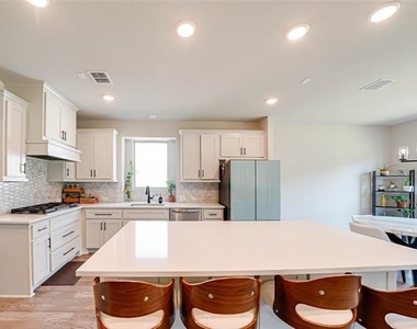 727 Stearman Lane - Photo Thumbnail 6