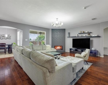 200 Shadybrook Drive - Photo Thumbnail 7
