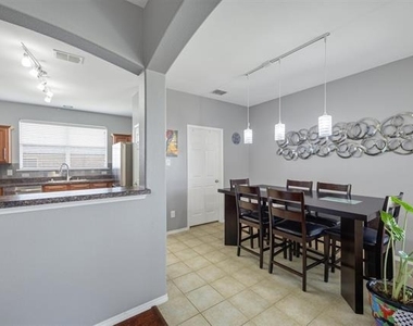 200 Shadybrook Drive - Photo Thumbnail 10