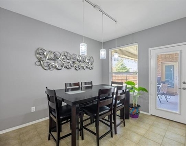 200 Shadybrook Drive - Photo Thumbnail 16