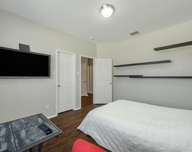 200 Shadybrook Drive - Photo Thumbnail 32