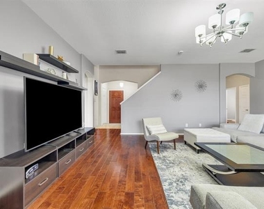 200 Shadybrook Drive - Photo Thumbnail 5
