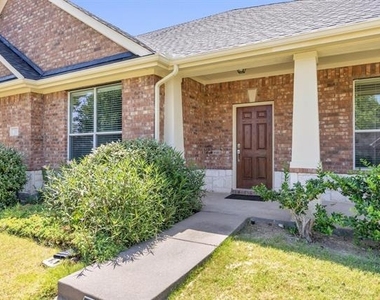 200 Shadybrook Drive - Photo Thumbnail 3