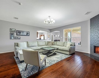 200 Shadybrook Drive - Photo Thumbnail 9
