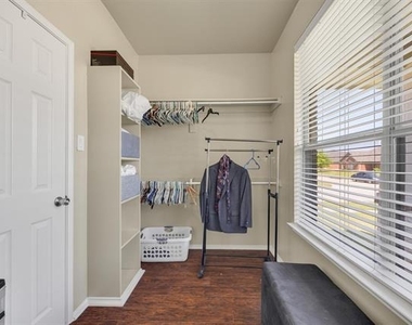 200 Shadybrook Drive - Photo Thumbnail 25