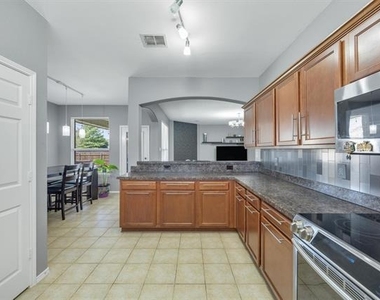 200 Shadybrook Drive - Photo Thumbnail 14
