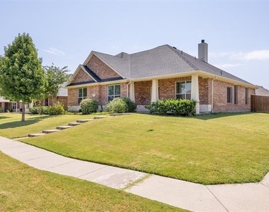 200 Shadybrook Drive - Photo Thumbnail 2