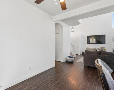 2033 N 107th Drive - Photo Thumbnail 7