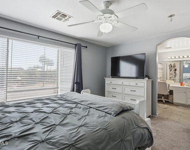 2033 N 107th Drive - Photo Thumbnail 21