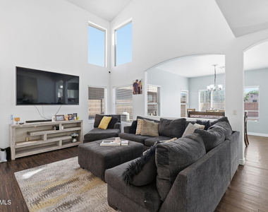 2033 N 107th Drive - Photo Thumbnail 6