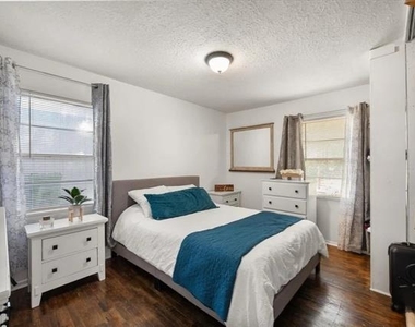 1704 Joyce Street - Photo Thumbnail 13