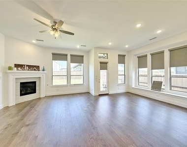 4513 Expedition Drive - Photo Thumbnail 12