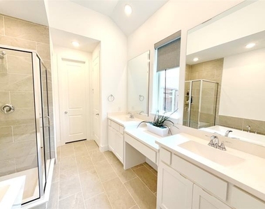 4513 Expedition Drive - Photo Thumbnail 18