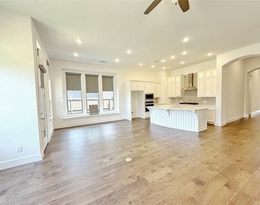 4513 Expedition Drive - Photo Thumbnail 8