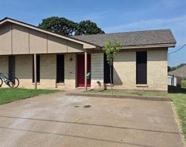 1014 Harbor Lakes Drive - Photo Thumbnail 15