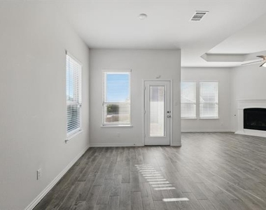 11112 Summer Rain Boulevard - Photo Thumbnail 13