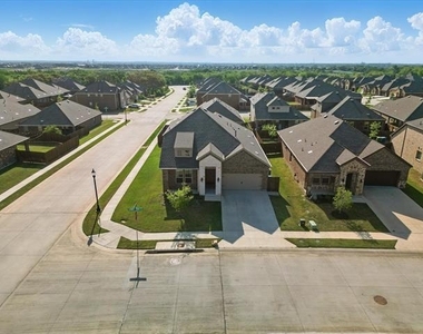 11112 Summer Rain Boulevard - Photo Thumbnail 36