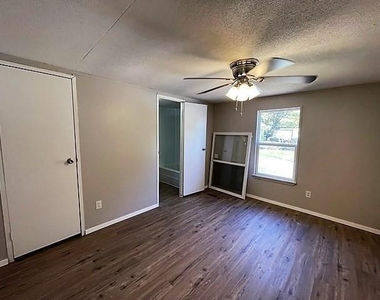 434 Sherman Drive - Photo Thumbnail 3