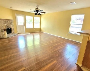 2717 Morningside Drive - Photo Thumbnail 3