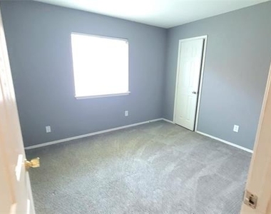 2717 Morningside Drive - Photo Thumbnail 8