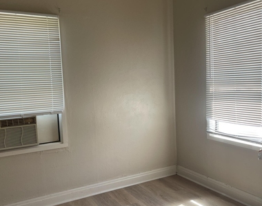 412a Arizona Street - Photo Thumbnail 4