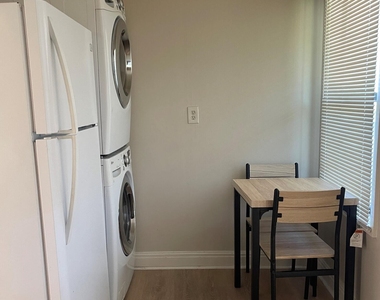 412a Arizona Street - Photo Thumbnail 2