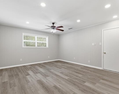 302 W 4th Street - Photo Thumbnail 14