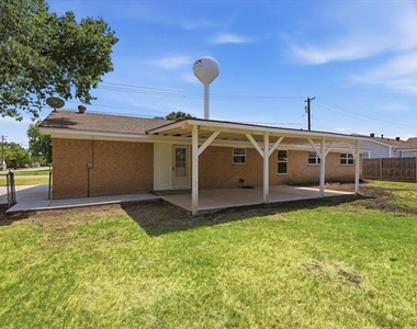 302 W 4th Street - Photo Thumbnail 29