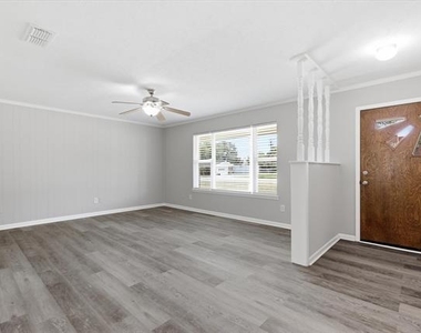 302 W 4th Street - Photo Thumbnail 5