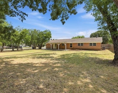 302 W 4th Street - Photo Thumbnail 26