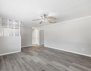 302 W 4th Street - Photo Thumbnail 8