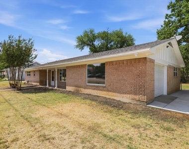 302 W 4th Street - Photo Thumbnail 2