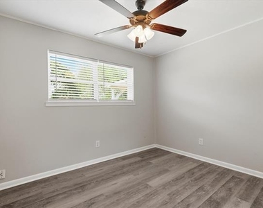 302 W 4th Street - Photo Thumbnail 21