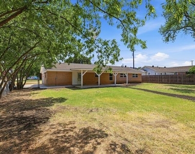 302 W 4th Street - Photo Thumbnail 24