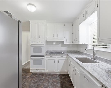 302 W 4th Street - Photo Thumbnail 12