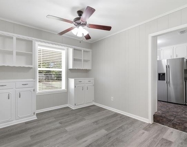 302 W 4th Street - Photo Thumbnail 9