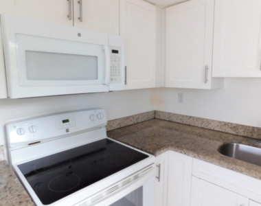 825 Ne 6th Street - Photo Thumbnail 4