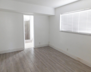 825 Ne 6th Street - Photo Thumbnail 7