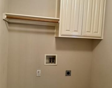 215 Springpark Drive - Photo Thumbnail 19