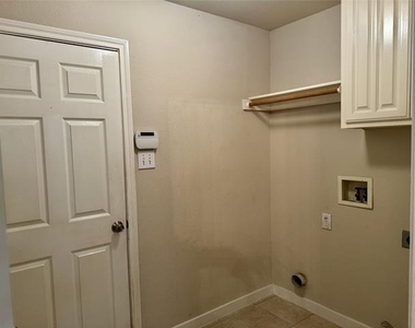 215 Springpark Drive - Photo Thumbnail 18